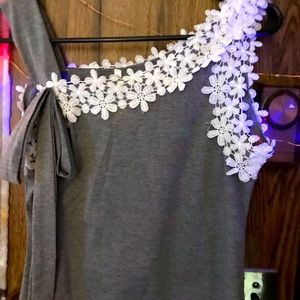 Tank top from chic me color gray with white size s